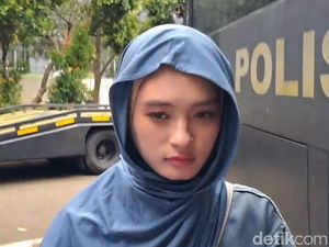 Inara Rusli Datangi Polda Metro, tapi Kok Bungkam?