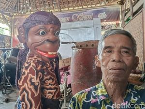 Kisah 6 Dekade Ki Warsad, Dalang Legendaris Wayang Cepak Indramayu