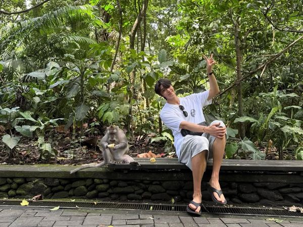 Foto Liburan Kim Jae Won, Asyik Santuy di Bali