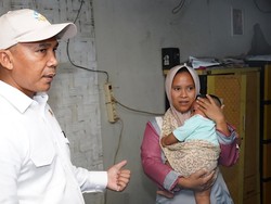 Saat Menteri Wihaji Sambangi Keluarga Berisiko Stunting di Sukabumi