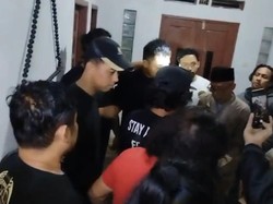 Momen Suami Siri Pembunuh Terapis Bekasi Tak Berkutik Ditangkap Depan Ortu