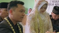 Viral Momen Pengantin Menikah Sederhana di KUA Semarang, Lanjut Makan di Cafe