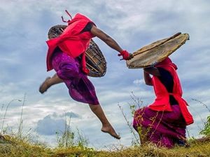 Apa Itu Karaci? Tradisi Adu Pukul Khas Sumbawa yang Jadi Warisan Budaya NTB