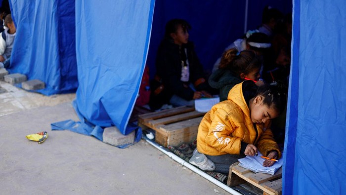 Masa Kecil yang Hilang, Anak-anak Gaza Terlalu Lapar dan Trauma untuk Bermain dan Belajar