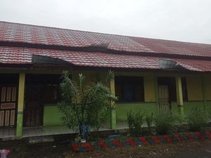 Momen Mencekam Puting Beliung Terjang SD di Tambora Bima