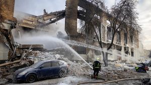 Sisa-sisa Serangan Udara Rusia di Distrik Industri Kyiv