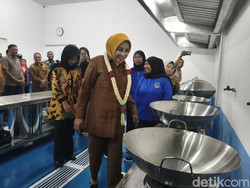 Wabup Mimik Resmikan Dapur SPPG Prambon, Target Layani Ribuan Siswa