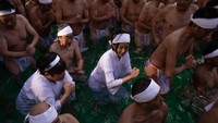 Tahun Baru Shinto, 100 Warga Jepang Berendam di Kolam Es
