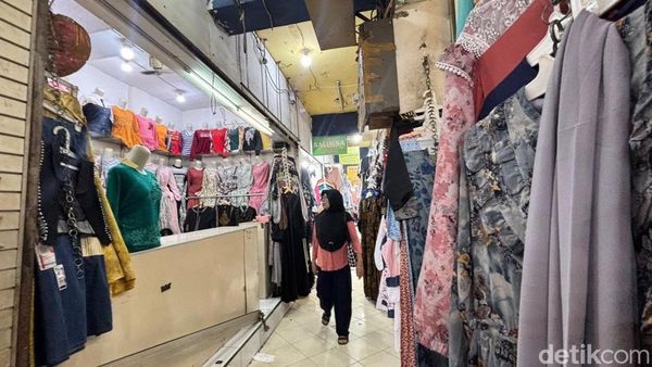 Warga Mulai Berburu Gamis Rompi di Pasar Kapasan Surabaya Jelang Lebaran 2026