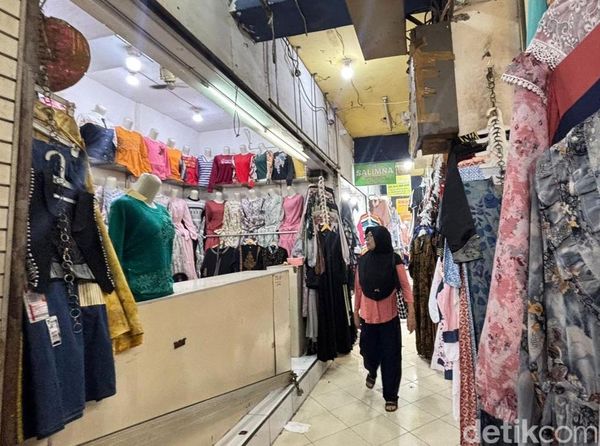 Warga Mulai Berburu Gamis Rompi di Pasar Kapasan Surabaya Jelang Lebaran 2026