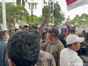 Jagal RPH Pegirian Kembali Demo, Kantor Gubernur Jatim Jadi Sasaran