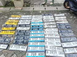 Satpol PP Sita 50 Pelat Nomor dari Tukang Tambal Ban di Jakut