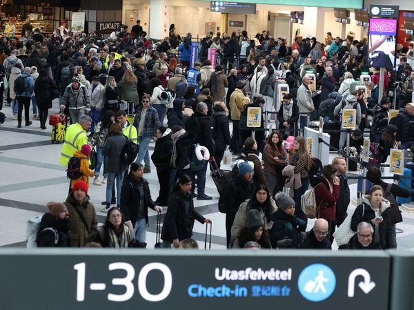 Cuaca Ekstrem Lumpuhkan Penerbangan di Budapest