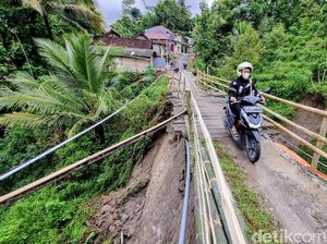 Potret Jembatan Rusak di Ponorogo Masih Dilewati Warga
