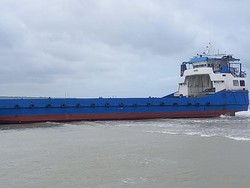 Dua Kapal Kandas di Perairan Paciran Lamongan Imbas Cuaca Ekstrem