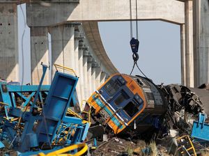Kecelakaan Kereta di Thailand Akibat Crane Konstruksi Runtuh