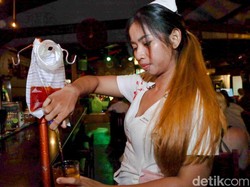 Nongkrong Ala Laboratorium, Minum Koktail Zombie dari Kantong Infus di Seminyak