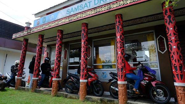 Layanan Drive Thru Samsat Permudah Warga Bayar Pajak Kendaraan