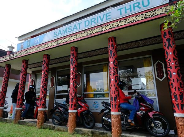 Layanan Drive Thru Samsat Permudah Warga Bayar Pajak Kendaraan