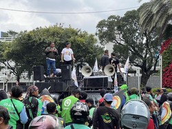 Demo di Kedubes AS, Massa Ojol Tuntut Bebaskan Presiden Venezuela Maduro