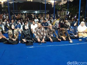 Mendes PDT Yandri Susanto Ikut Nobar 5 Nominasi Festival Film Desa