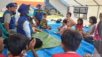 Momen Relawan Dampingi Trauma Healing Anak Korban Bencana Banjir di Aceh