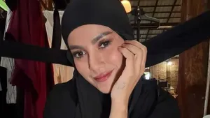 Penampilan Olla Ramlan Berhijab untuk Syuting Series