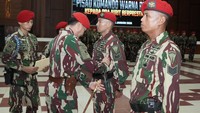 Panglima Kopassus Beri Penghargaan 'Sangkur Perak' ke 8 Prajurit Berprestasi