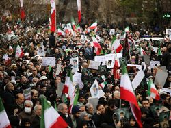Pemakaman Massal Personel Keamanan Iran Digelar di Teheran