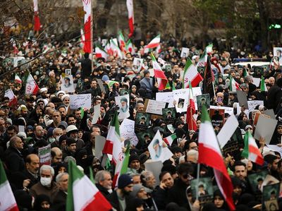 Pemakaman Massal Personel Keamanan Iran Digelar di Teheran