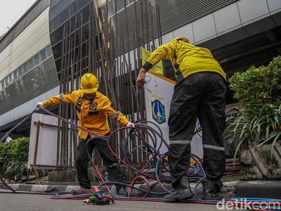 Pemprov DKI Jakarta Mulai Bongkar Tiang Monorel Mangkrak