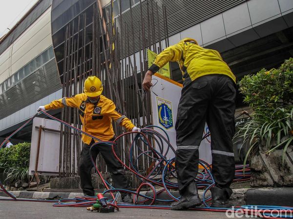 Pemprov DKI Jakarta Mulai Bongkar Tiang Monorel Mangkrak