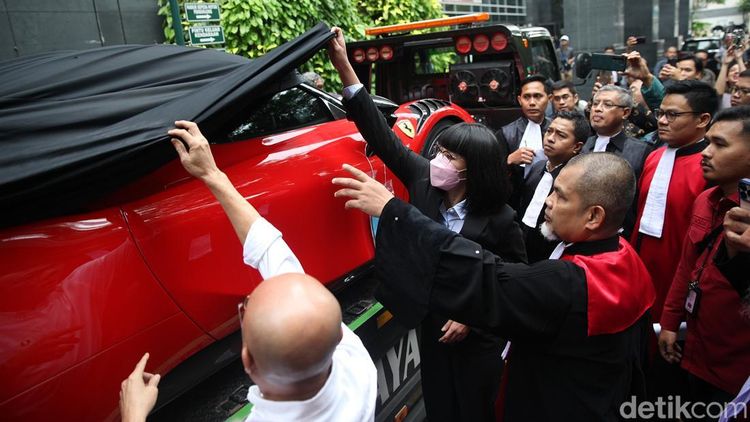 Hakim Blusukan, Periksa Langsung Ferrari dan Moge di Pusaran Skandal Migor