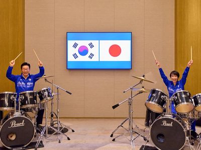 PM Jepang-Presiden Korsel Pamer Keakraban Main Drum Bareng