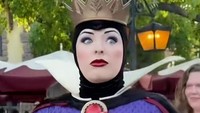 Begini Wajah Asli Evil Queen Viral di Disneyland, Terungkap Setelah Dipecat
