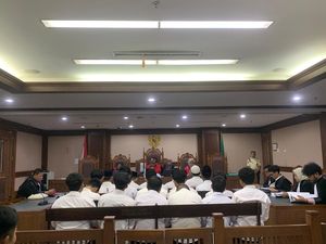 21 Terdakwa Kasus Kericuhan Demo Agustus Dituntut 10 Bulan Penjara