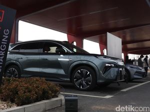 BYD Punya SPKLU Super Ngebut: Cas 5 Menit, Mobil Bisa Jalan 400 Km!