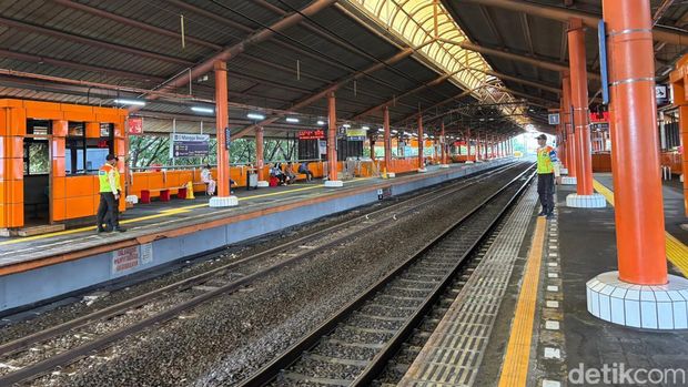 Mangga Besar KRL-Station