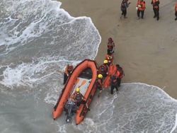 Pemuda Tewas Usai Terseret Ombak Saat Mandi di Pantai Teluk Uber Bangka