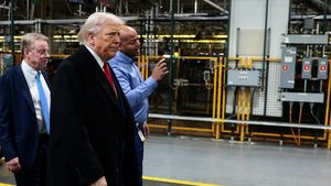 Trump ke Detroit, Klaim Kebijakan Tarif Dongkrak Investasi Industri Otomotif