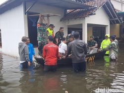 Banjir Kudus Meluas, Ratusan Warga Mengungsi