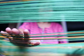 Berita dari Detik Finance: Benang Sutra Langka, Produksi Tenun Samarinda Terhambat