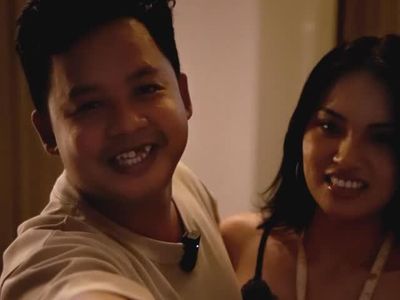 Dustin Tiffani Kasih Kado Ultah Istri Segepok Uang dalam Plastik Kresek