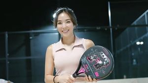 Gaya Sporty Gisel Main Padel, Pakai Rok Mini dan Sleevless Top