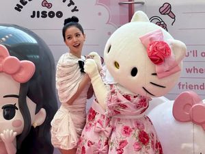 Jisoo BLACKPINK Collab Bareng Hello Kitty, Rilis Tumbler Hingga Blind Box