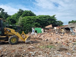Kampung Tengah Jalan Ahmad Yani Surabaya Mulai Diratakan Hari Ini