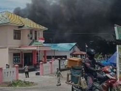 Kebakaran Hanguskan 2 Rumah di Dekat Kantor Desa Uloe Bone