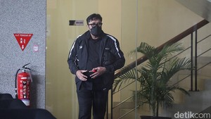 KPK Sita Sejumlah Dokumen Saat Geledah Rumah Ono Surono di Indramayu