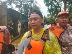 Temui Korban Banjir, Ketua DPRD Pandeglang Desak Pemkab Cari Solusi