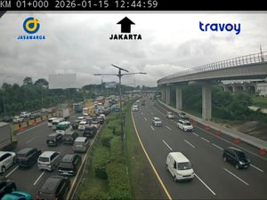 Lalin dari Japek dan Jagorawi Masih Ramai, Interchange Cawang Macet Siang Ini